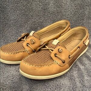 Sperry Tan Flats with Moccasin Design and Cushioned Insole